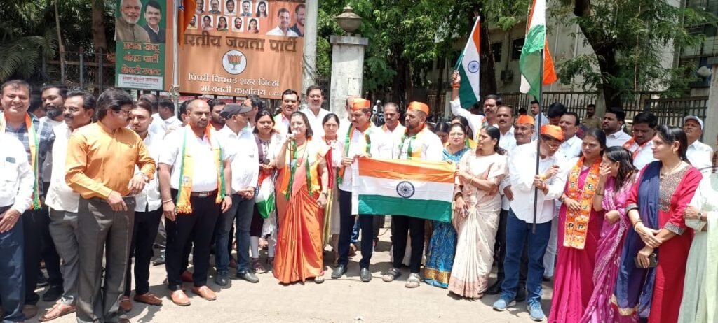 77132352-05fc-4771-a624-2d3a40579267