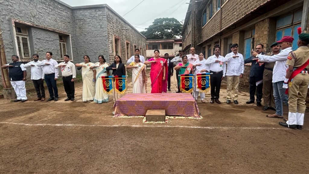 6c5bf12f-6c3c-4219-8c11-0f1bf85a470c